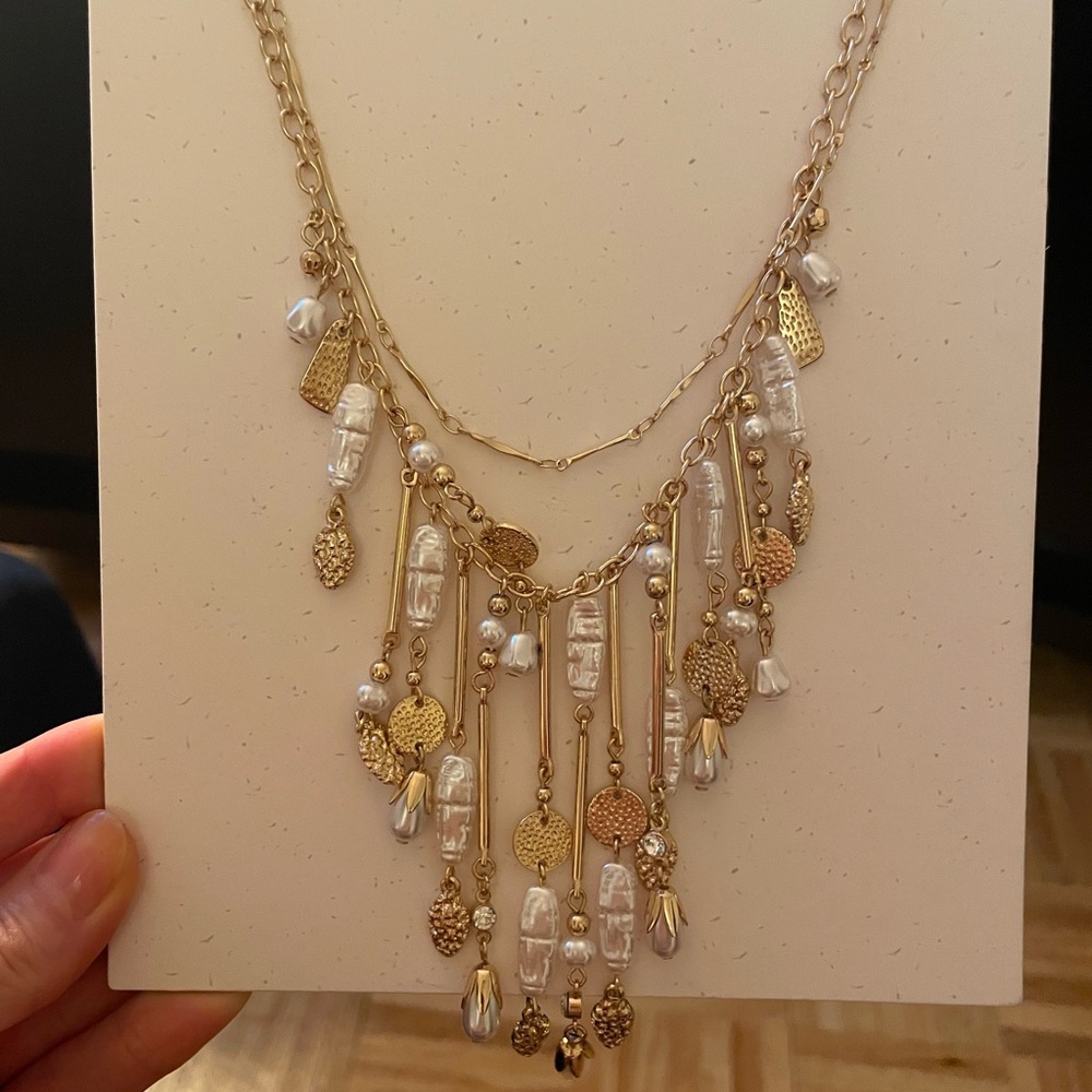 Elegant Gold and Pearl Necklace